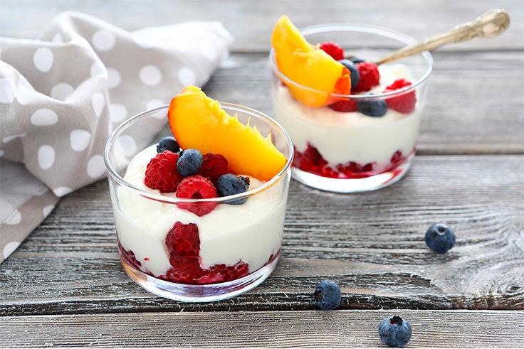 Bowl de fruta con yogur.