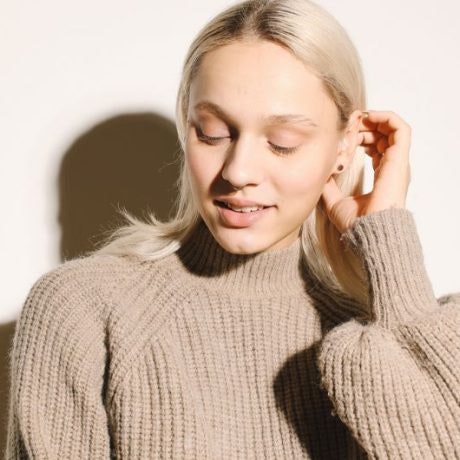 Apúntate a la tendencia de los jerséis oversize esta temporada