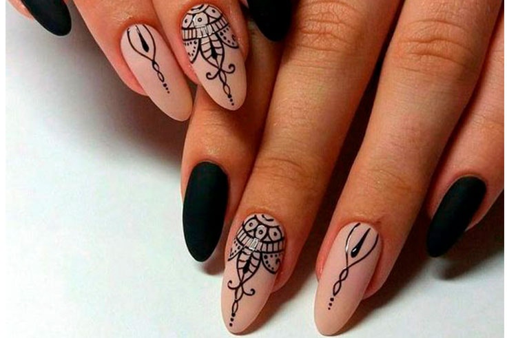Uñas en punta o uñas Stiletto 2019