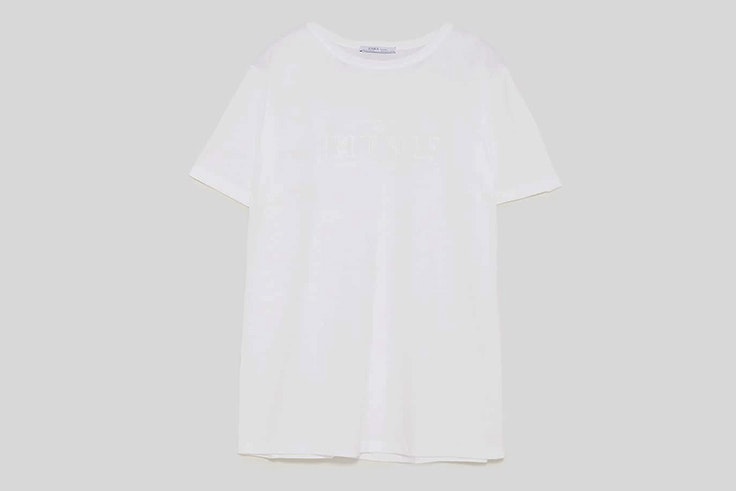 camiseta-blanca-manga-corta-zara
