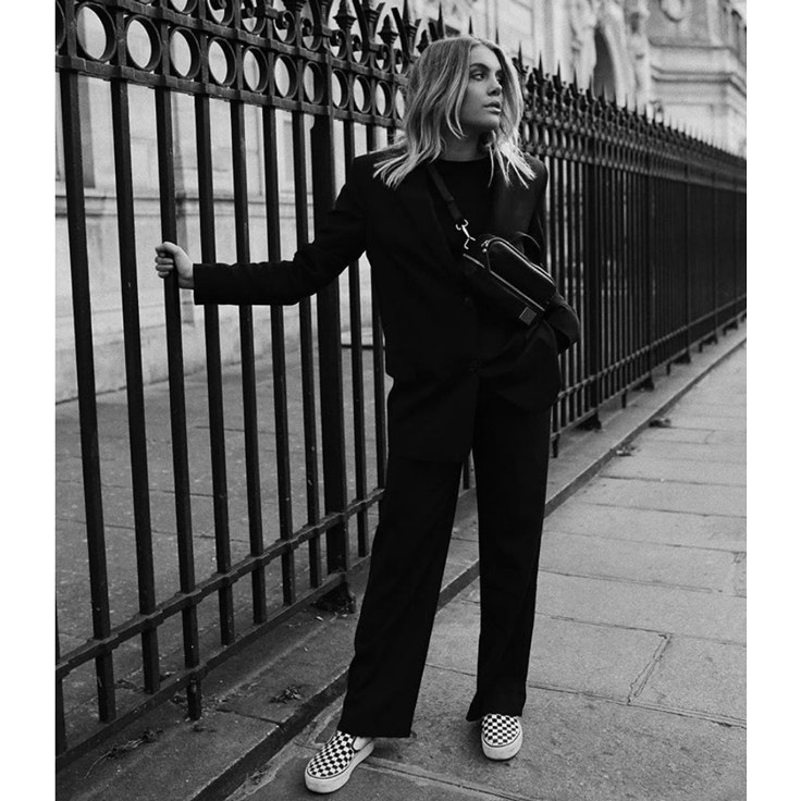 black-friday-gigi-vives-conjunto-total-black-negro-traje-deportivo