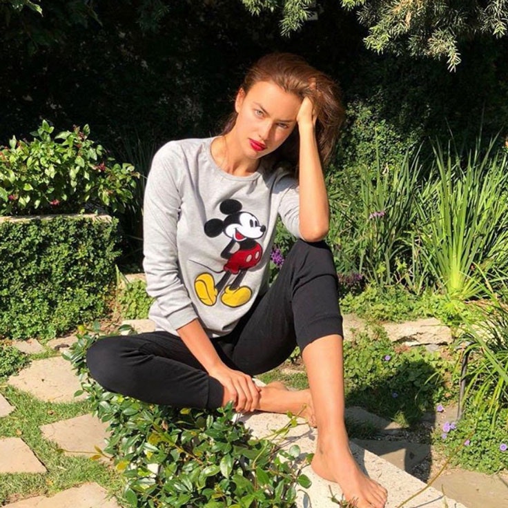 irina-shayk-pijama-mickey-mouse-intimissimi