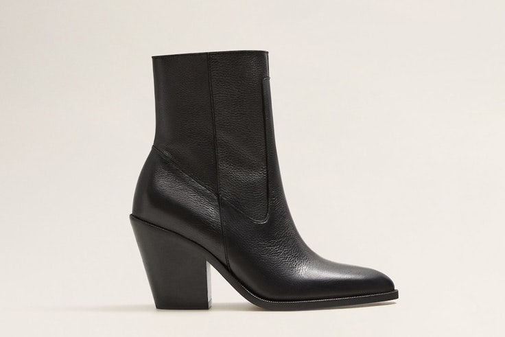 paula-arguelles-botas-negras-cowboy-mango