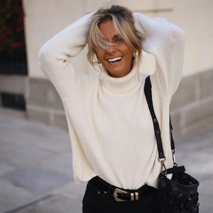 paula-arguelles-jerseis-invierno-blanco-cuello-alto