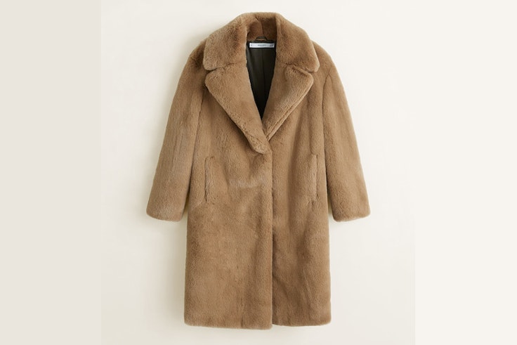 abrigo-largo-de-pelo-beige-mango