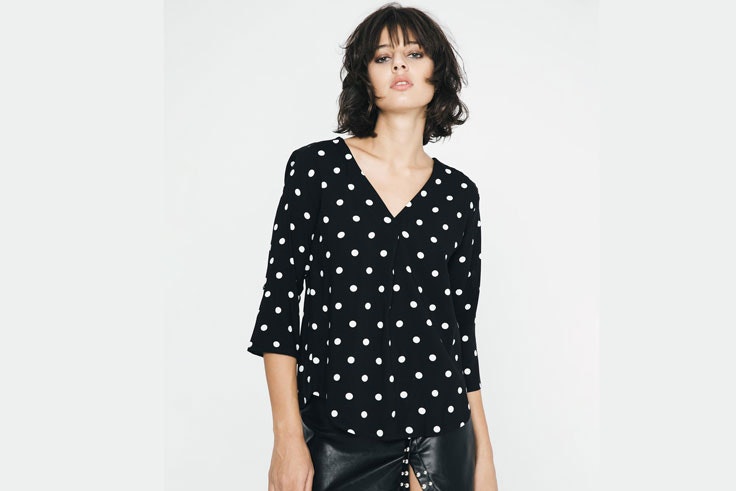 blusa-lunares-negra-inside