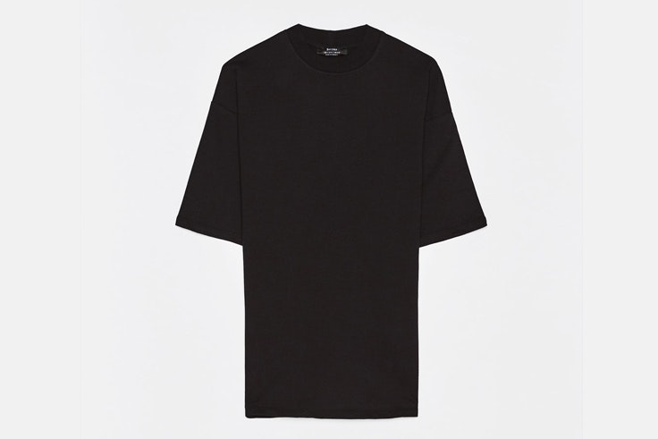 sudadera-negra-manga-corta-bershka