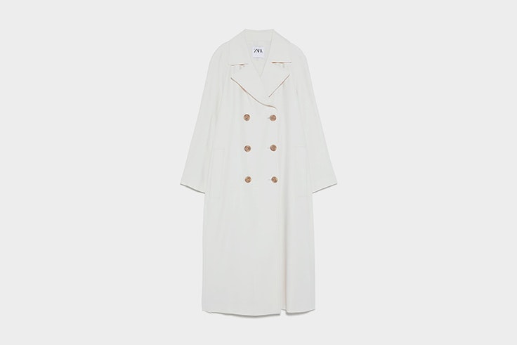trench fluido color crema con botones de Zara Cris Pérez