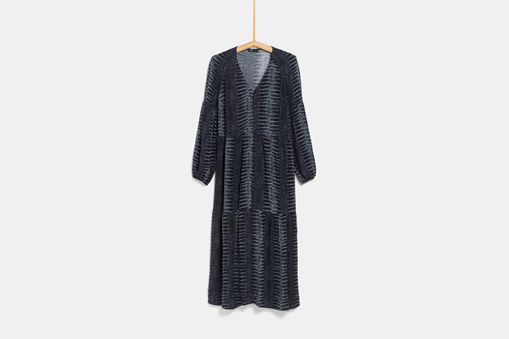 vestido negro efecto serpiente de rocio osorno x carrefourtex