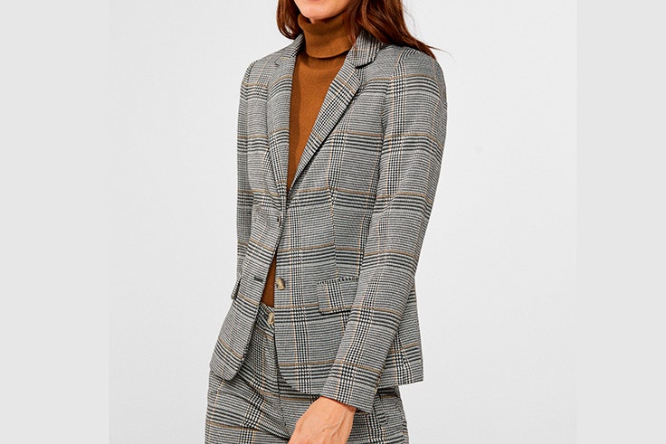 Chaqueta blazer de cuadros en tonos grises de Cortefiel