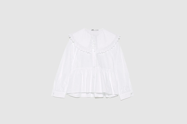 blusa de popelin con cuello bobo blanca de Zara tendencias 2020