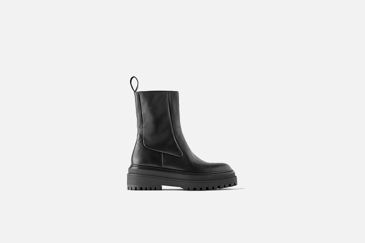 botin plano con suela track de zara