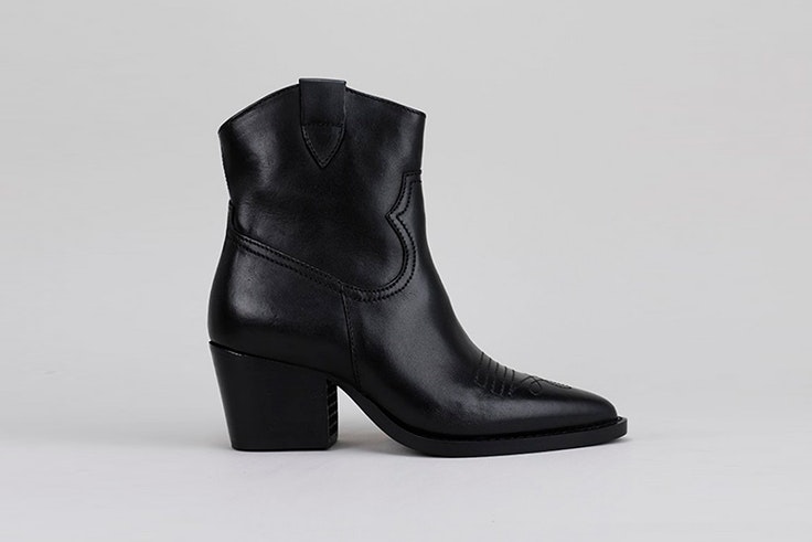 Botines negros cowboy en color negro de la zapatería Krack