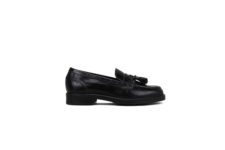 mocasin negro con borlas de krack Sandra Rodrigues