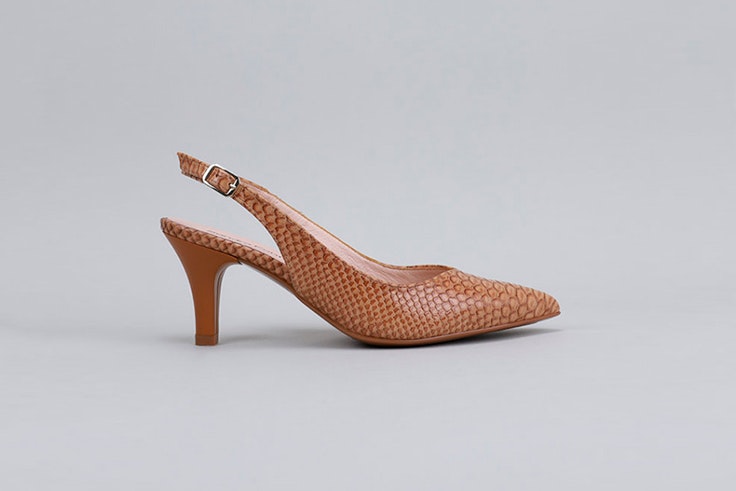 Zapatos de tacón en color marrón. Disponibles en la zapatería Krack