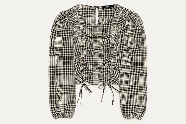 Blusa decuadros en colores blanco y negro de Bershka - 19,99 €
