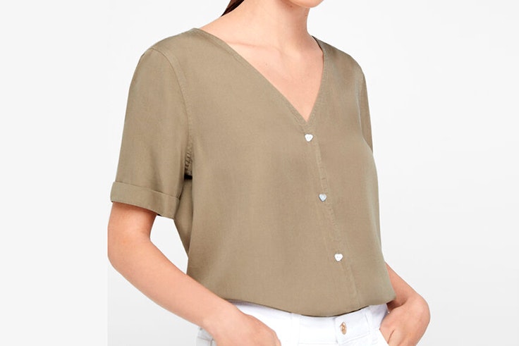 Camisa en color verde kaki de Cortefiel blusas favoritas influencers