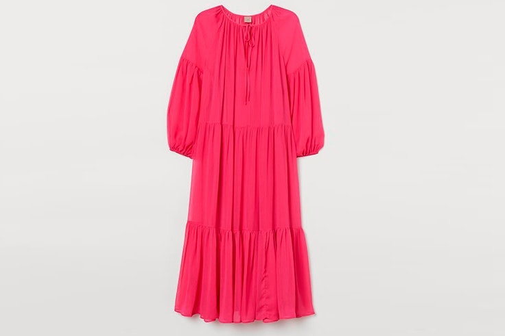 Vestido largo y vaporoso en color fucsia de H&M
