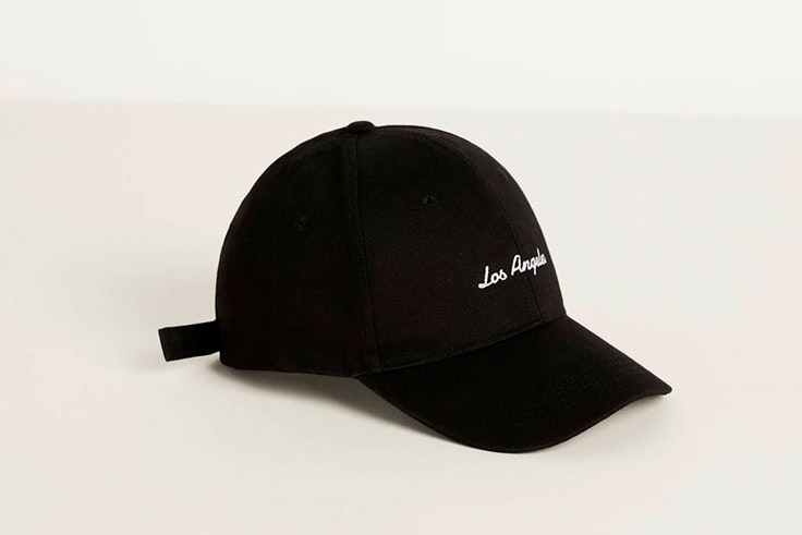 Gorra negra de Bershka