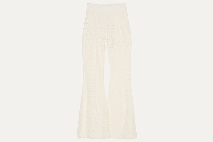 Pantalón calado en color blanco de Bershka