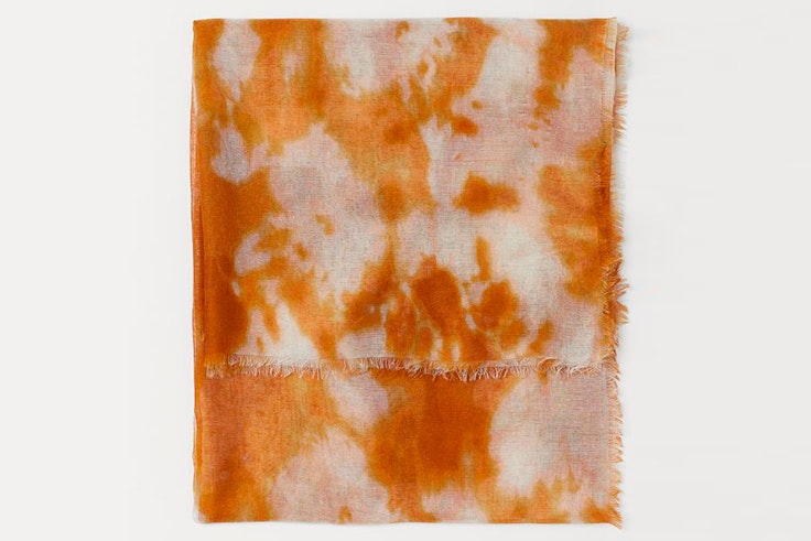 Fular de H&M con estampado tie dye
