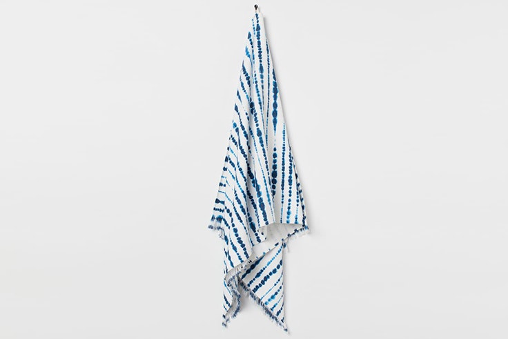 Toalla en colores azules de H&M -