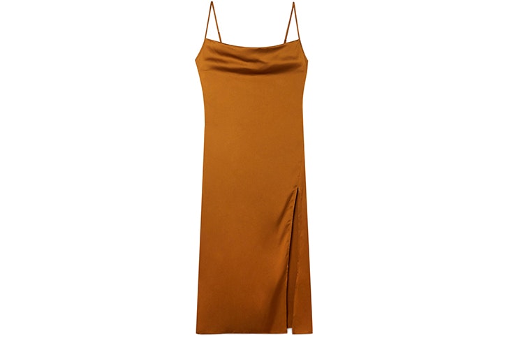 Vestido lencero satinado de Stradivarius nueva colección