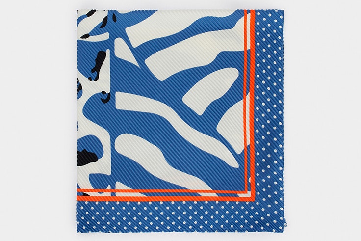Pañuelo con estampado en tonos azules de Parfois