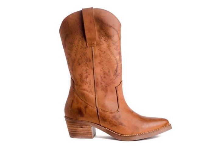 Botas cowboy en color camel. Disponibles en Zap In
