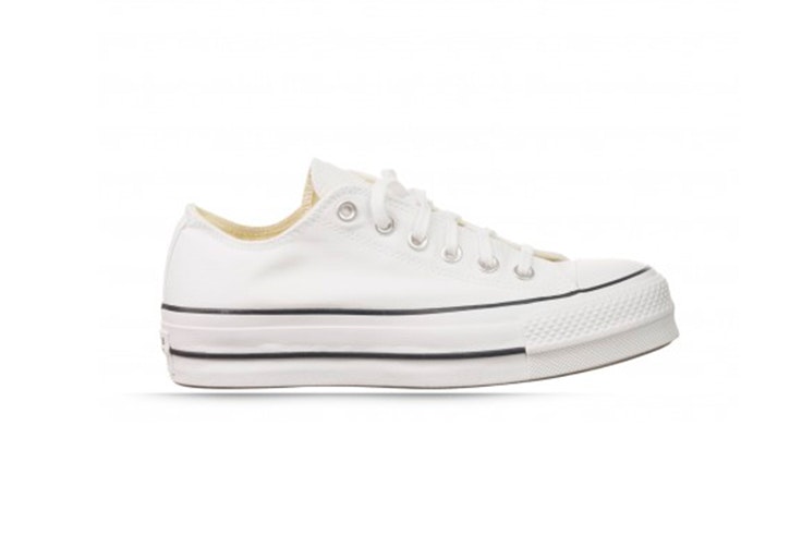 Zapatillas blancas con plataforma de Converse. Disponibles en RKS