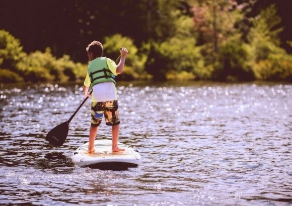 practicar paddle surf