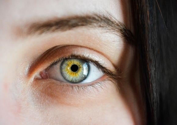 contorno de ojos