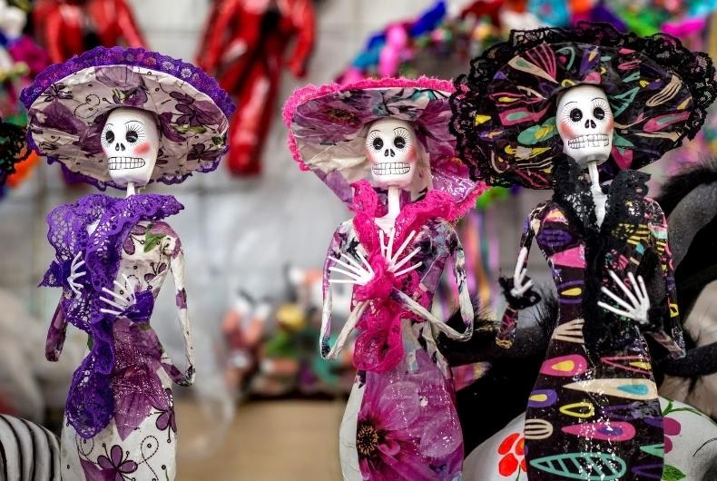 ¿Cómo se elaboran las catrinas y qué historias cuentan sobre México?