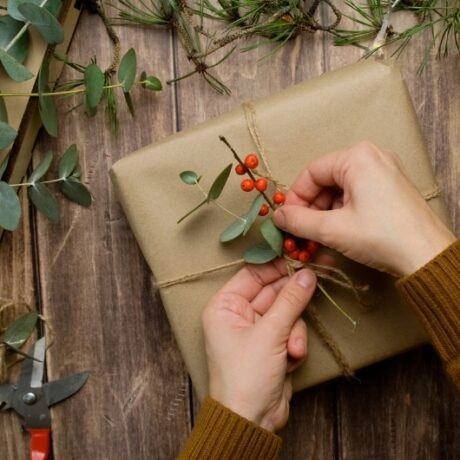 Ideas top para envolver los regalos de Navidad de forma sostenible