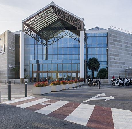 Descubre el horario del Centro Comercial Valle Real, tu destino en Cantabria