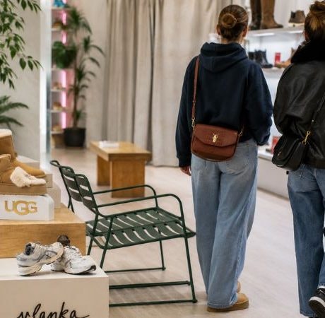 Cómo renovar tu armario con piezas clave de rebajas 